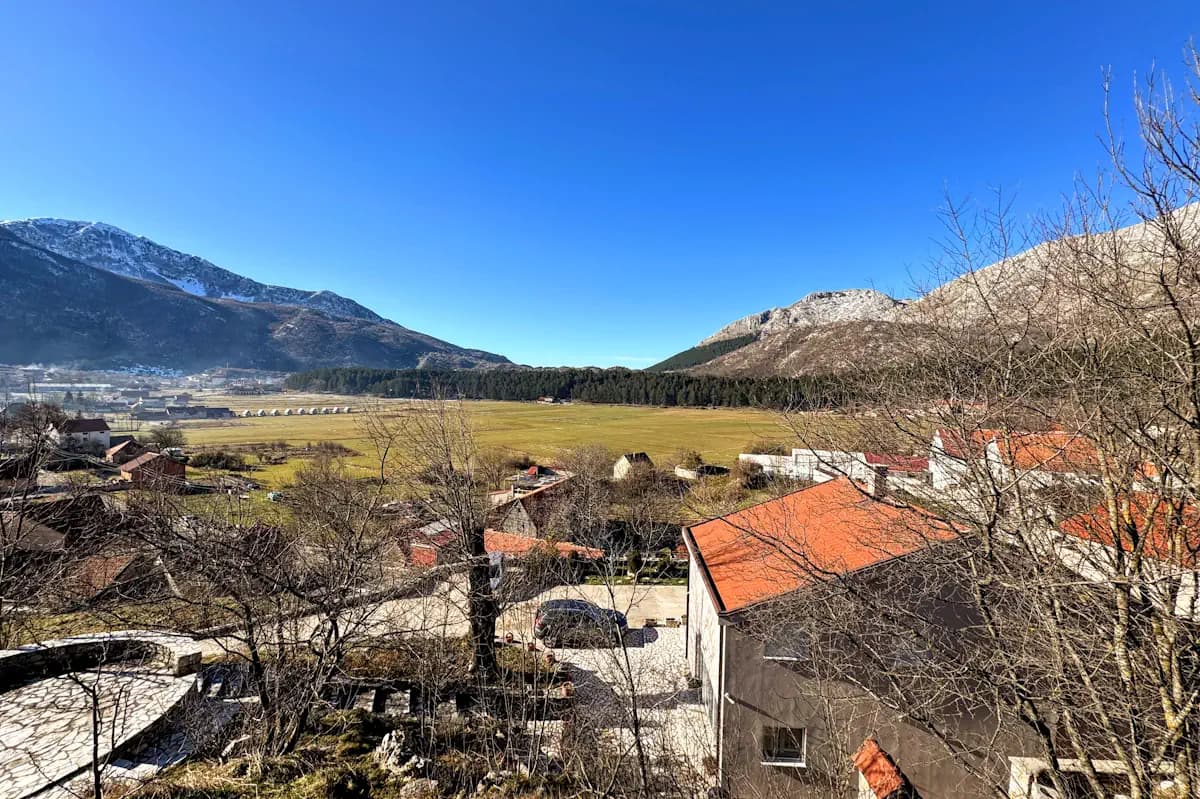 Njeguši, Montenegro: A Guide to the 25 Serpentines & Royal Flavors